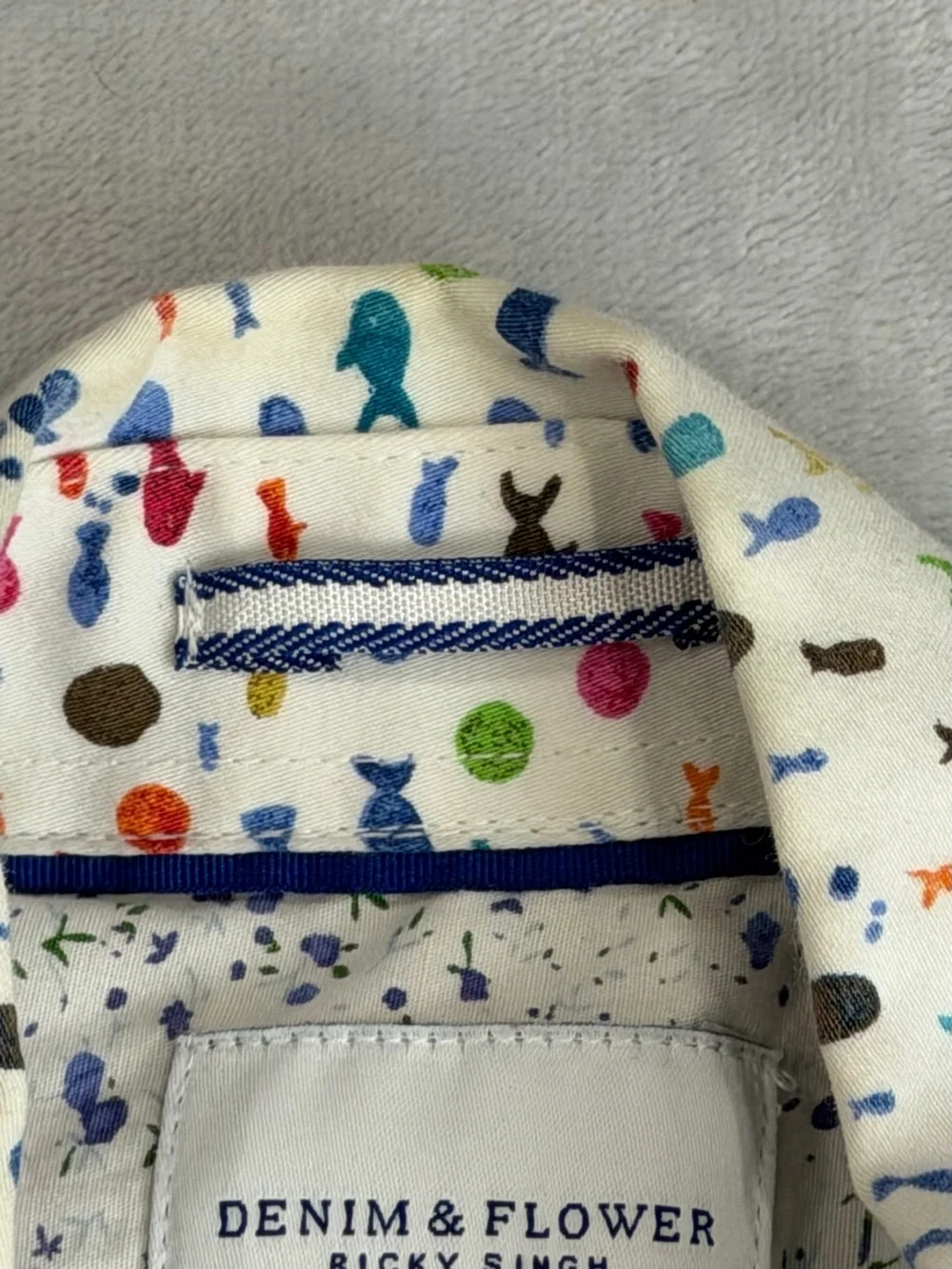 Denim & Flower White Short-Sleeve Button-Up Shirt with Multicolor Fish Print